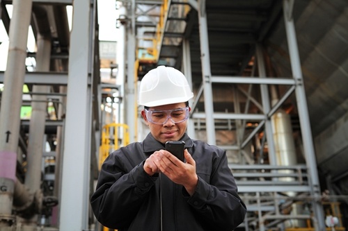 mobile data collection keeps oil and gas companies compliant