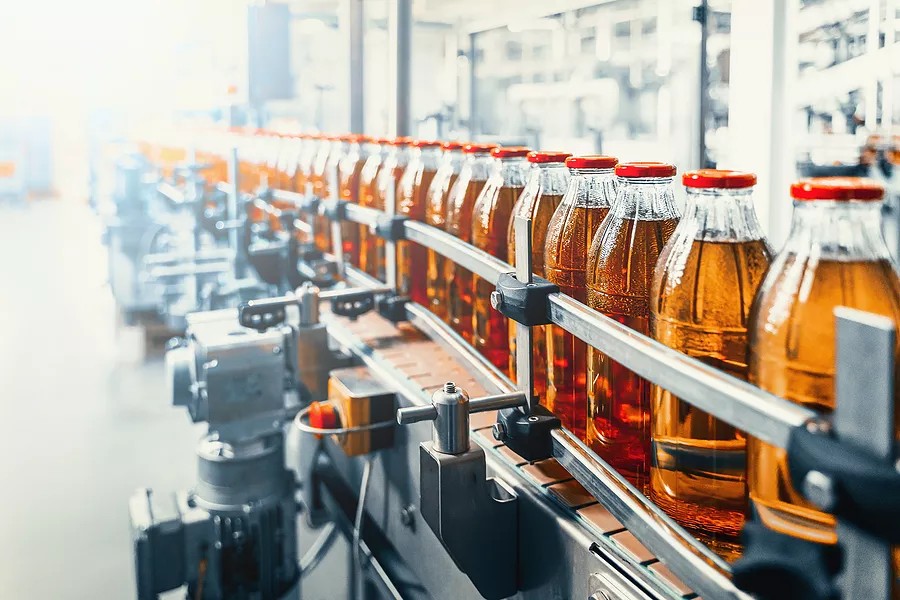 Conveyor-Belt-Juice-In-Glass-